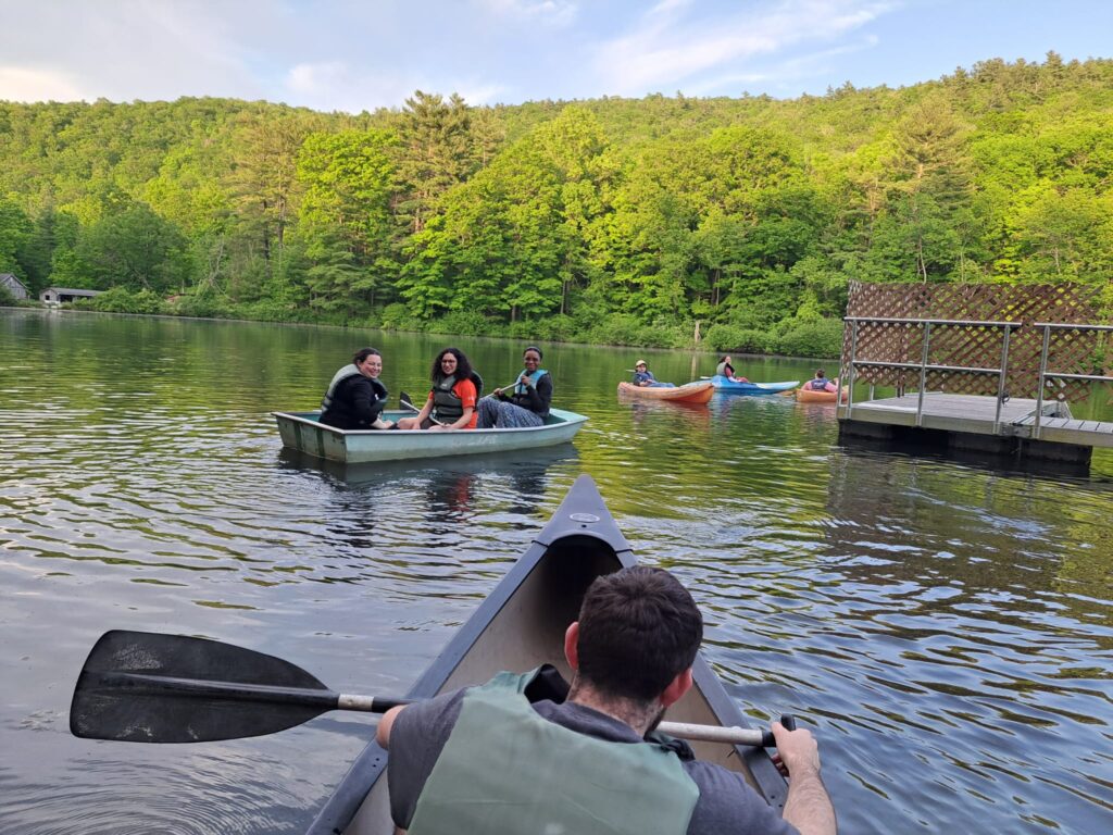 JLIC students on the Chasidic Retreat enjoying boating and canoeing. 