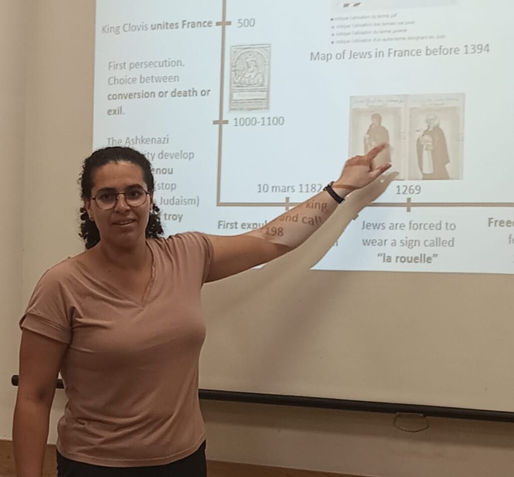 Eva leading a discussion during her French Cuisine Night at Technion as part of their series on culture and diversity 