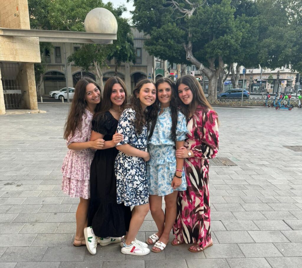 JLIC Summer students on the Yavneh Shabbaton in Tel Aviv before Shabbat