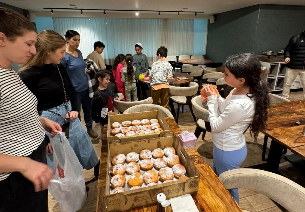 Members of JLIC TLV bring Chanukah joy to evacuated families at hotels in Tel Aviv