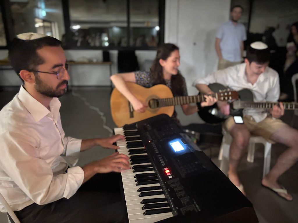 Ending shabbat with a musical havdala at Technion's Shabbasino weekend