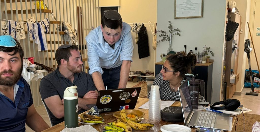 JLIC Community members at Sunday Morning coworking and shiur 