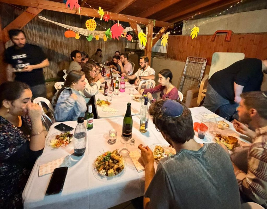 JLIC at BGU community members celebrating Thanksgiving 