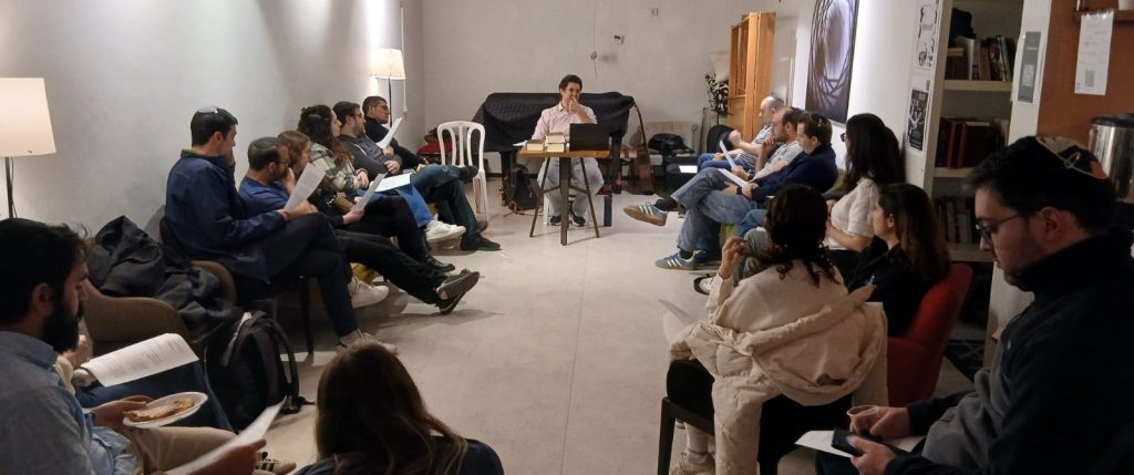 Learning torah in a miklat inTel Aviv